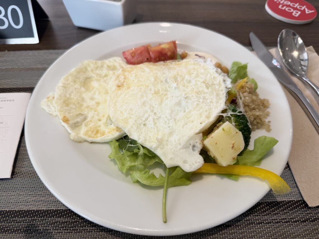 그랜드 머큐어 빠통 조식 종류