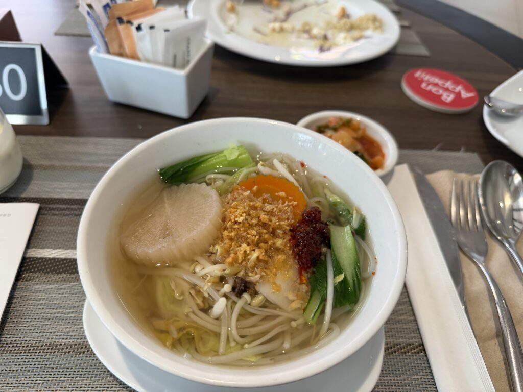 그랜드 머큐어 빠통 조식 쌀국수