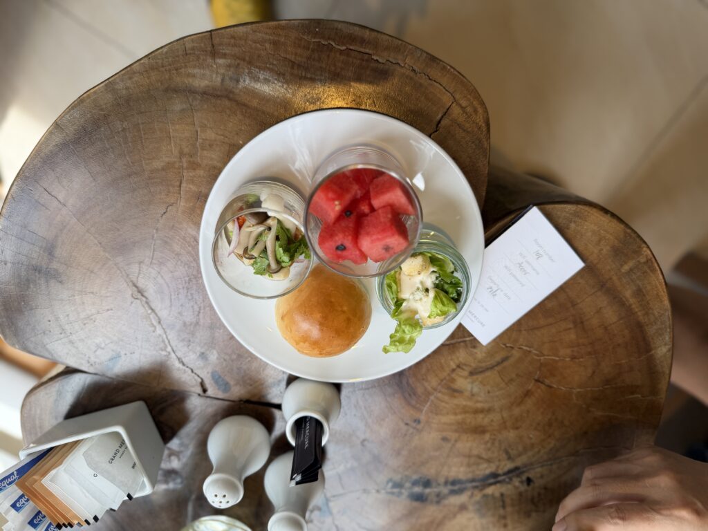 그랜드 머큐어 빠통 라운지 음식